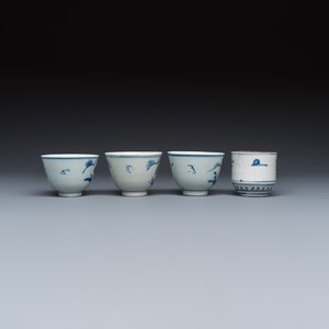 A group of 16 Chinese blue and white wares — photo 24