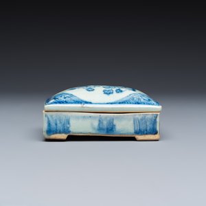 A group of 16 Chinese blue and white wares — photo 34