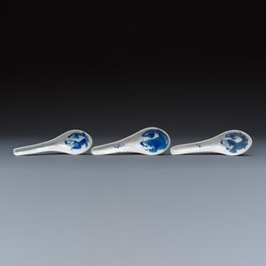 A group of 16 Chinese blue and white wares — photo 40