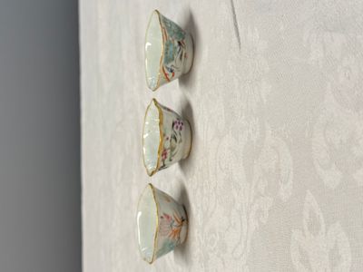 A group of 16 Chinese famille rose and qianjiang cai wares — photo 2