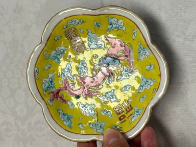 A group of 16 Chinese famille rose and qianjiang cai wares — photo 26