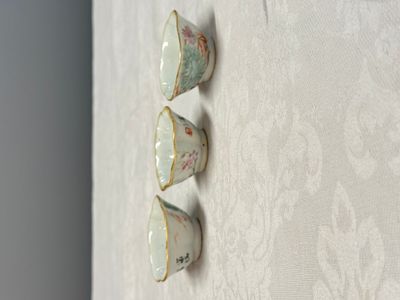 A group of 16 Chinese famille rose and qianjiang cai wares — photo 3
