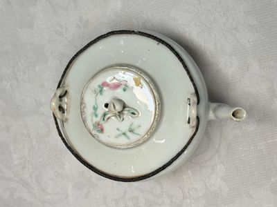 A group of 16 Chinese famille rose and qianjiang cai wares — photo 32