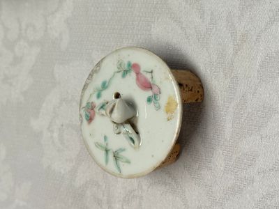 A group of 16 Chinese famille rose and qianjiang cai wares — photo 33