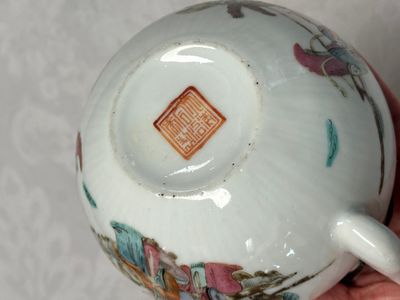 A group of 16 Chinese famille rose and qianjiang cai wares — photo 35