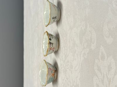 A group of 16 Chinese famille rose and qianjiang cai wares — photo 4
