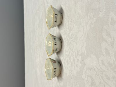 A group of 16 Chinese famille rose and qianjiang cai wares — photo 6