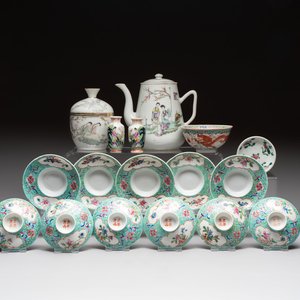 A group of 17 Chinese famille rose wares, Guangxu, Jiangxi Chupin 江西出品, Xu Fumao 徐福茂 marks, 19/20th C. — 照片 1