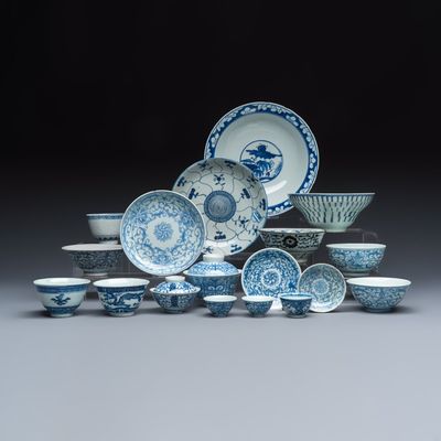 A group of 18 Chinese blue and white wares, various marks, 19th C.