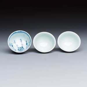 A group of 18 Chinese blue and white wares — photo 24