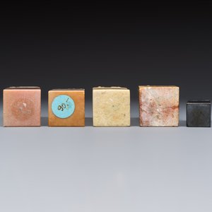 A group of 18 Chinese carved soapstone seals, 20th C. — 照片 19