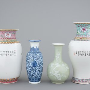 A group of 20th C. Chinese Jingdezhen porcelain: a dish and four vases — photo 6