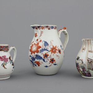 A group of 3 various Chinese porcelain jugs, 18th C. — 照片 1