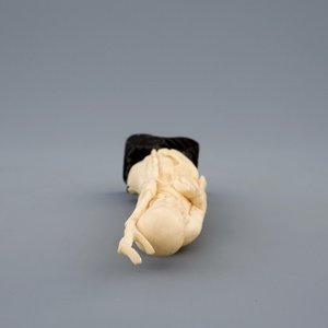 A group of 4 Chinese ivory carvings incl. figures of Buddha, late 19th to early 20th C. — photo 13