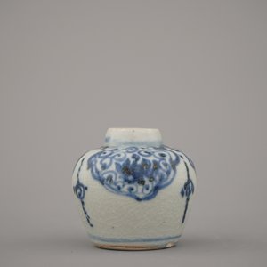A group of 4 Chinese porcelain pieces, Ming dynasty — photo 6
