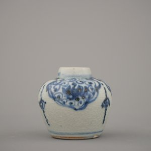 A group of 4 Chinese porcelain pieces, Ming dynasty — photo 9