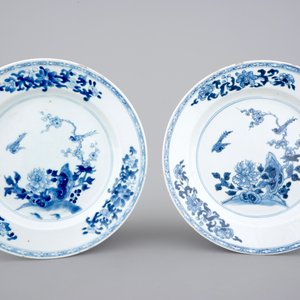 A group of 4 Chinese vases and 2 blue and white plates, 18/19th C. — photo 8