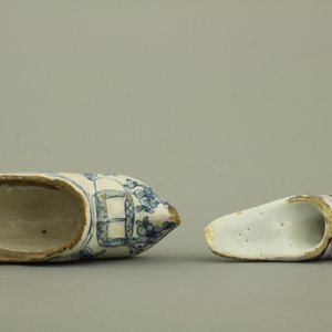 A group of 4 Dutch Delft blue, white and manganese miniature shoes, 18th C. — 照片 13