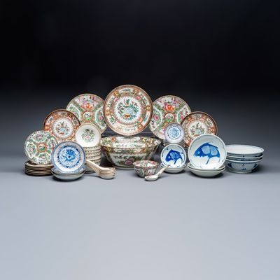 A group of 45 Chinese blue, white and Canton famille rose wares, 20th C.
