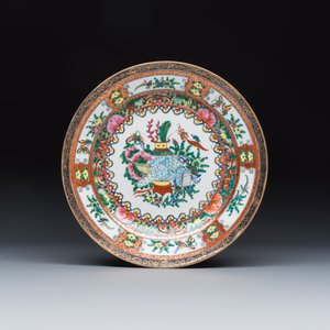 A group of 45 Chinese blue, white and Canton famille rose wares — foto 12