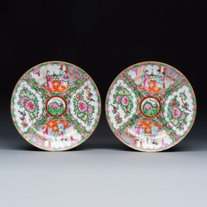 A group of 45 Chinese blue, white and Canton famille rose wares — foto 14