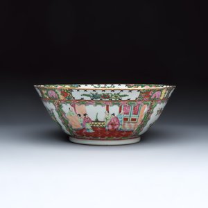 A group of 45 Chinese blue, white and Canton famille rose wares — foto 17