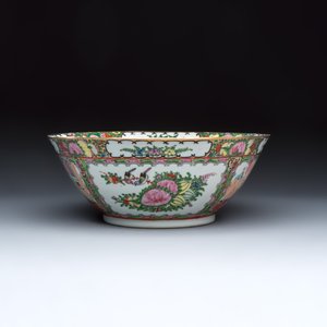 A group of 45 Chinese blue, white and Canton famille rose wares — foto 18
