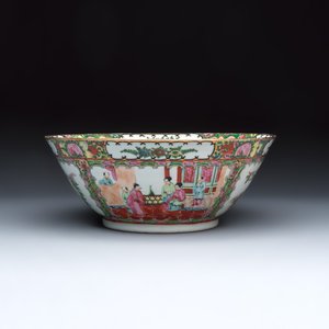 A group of 45 Chinese blue, white and Canton famille rose wares — foto 19