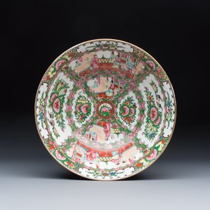 A group of 45 Chinese blue, white and Canton famille rose wares — foto 20