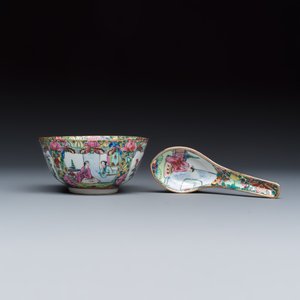 A group of 45 Chinese blue, white and Canton famille rose wares — foto 22