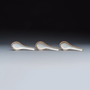 A group of 45 Chinese blue, white and Canton famille rose wares — foto 38