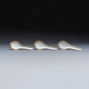 A group of 45 Chinese blue, white and Canton famille rose wares — foto 40