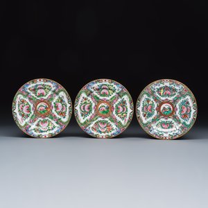 A group of 45 Chinese blue, white and Canton famille rose wares — foto 8
