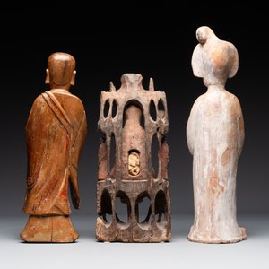 A group of 9 Chinese terracotta and wooden figures, Northern Qi and later — photo 8