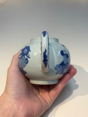 A group of Chinese and Japanese famille verte, blue and white wares, Kangxi and later — foto 14