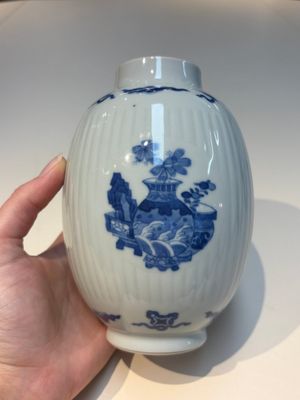 A group of Chinese and Japanese famille verte, blue and white wares, Kangxi and later — foto 19
