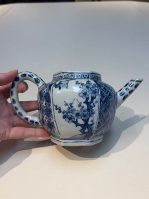 A group of Chinese and Japanese famille verte, blue and white wares, Kangxi and later — foto 2