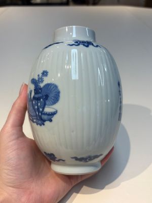 A group of Chinese and Japanese famille verte, blue and white wares, Kangxi and later — foto 21