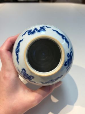 A group of Chinese and Japanese famille verte, blue and white wares, Kangxi and later — foto 23