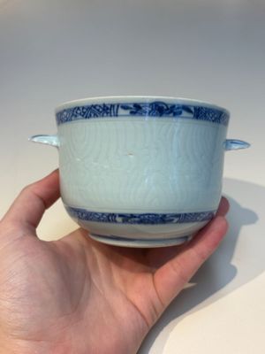A group of Chinese and Japanese famille verte, blue and white wares, Kangxi and later — foto 31