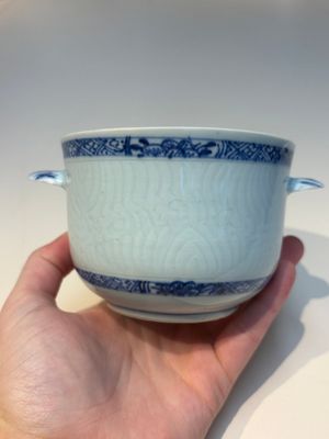 A group of Chinese and Japanese famille verte, blue and white wares, Kangxi and later — foto 33