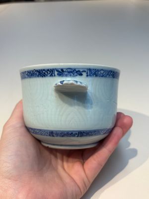 A group of Chinese and Japanese famille verte, blue and white wares, Kangxi and later — foto 34