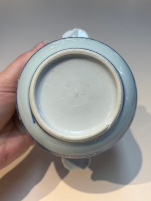 A group of Chinese and Japanese famille verte, blue and white wares, Kangxi and later — foto 36