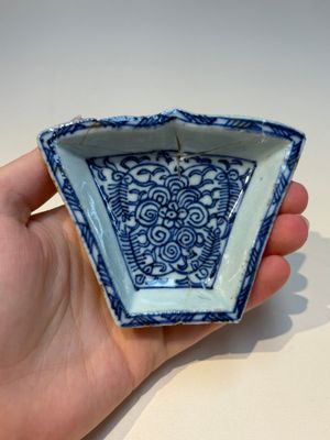 A group of Chinese and Japanese famille verte, blue and white wares, Kangxi and later — foto 37