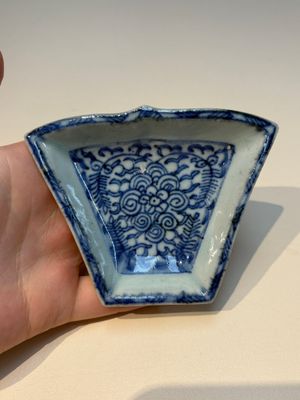 A group of Chinese and Japanese famille verte, blue and white wares, Kangxi and later — foto 39