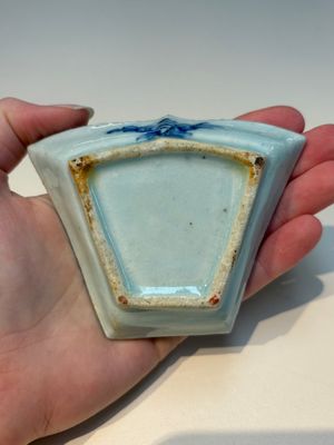 A group of Chinese and Japanese famille verte, blue and white wares, Kangxi and later — foto 40