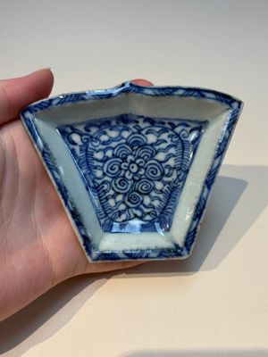 A group of Chinese and Japanese famille verte, blue and white wares, Kangxi and later — foto 41