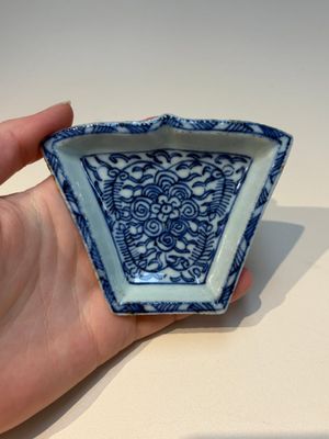 A group of Chinese and Japanese famille verte, blue and white wares, Kangxi and later — foto 45