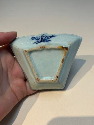 A group of Chinese and Japanese famille verte, blue and white wares, Kangxi and later — foto 46