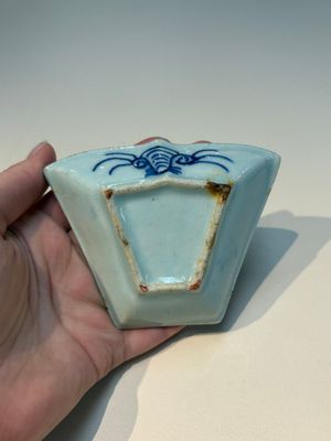 A group of Chinese and Japanese famille verte, blue and white wares, Kangxi and later — foto 48